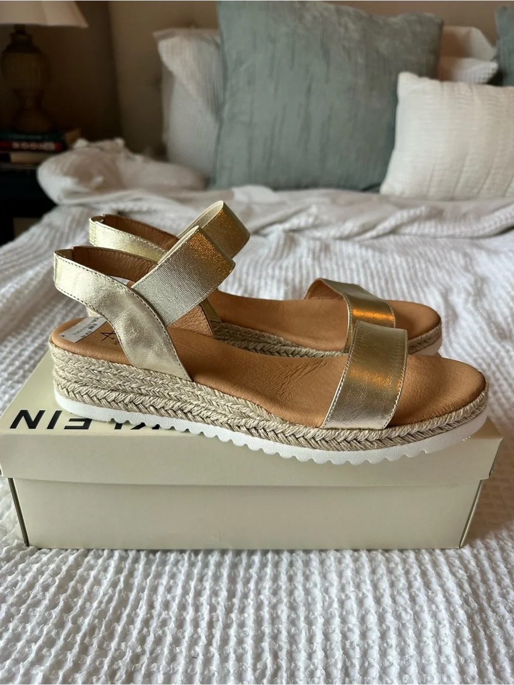NWT Aquatalia Gold Metallic Espadrille Platform Sandals Size 11